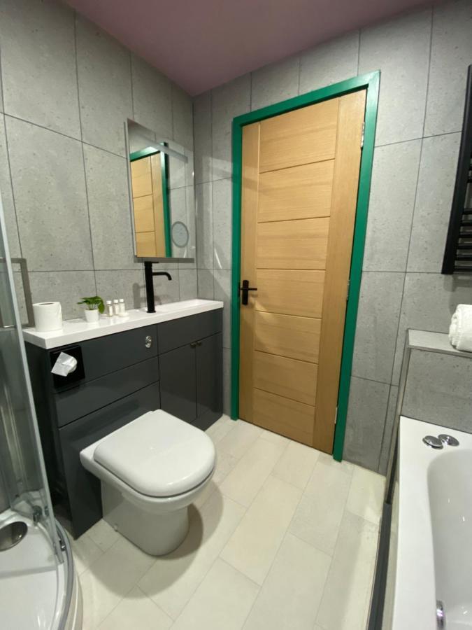 Aaron Wise - 51 Fitzhamon Apartments คาร์ดิฟฟ์ ภายนอก รูปภาพ