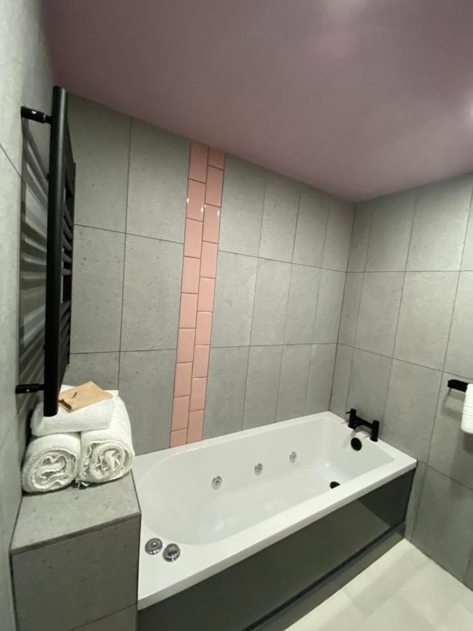 Aaron Wise - 51 Fitzhamon Apartments คาร์ดิฟฟ์ ภายนอก รูปภาพ